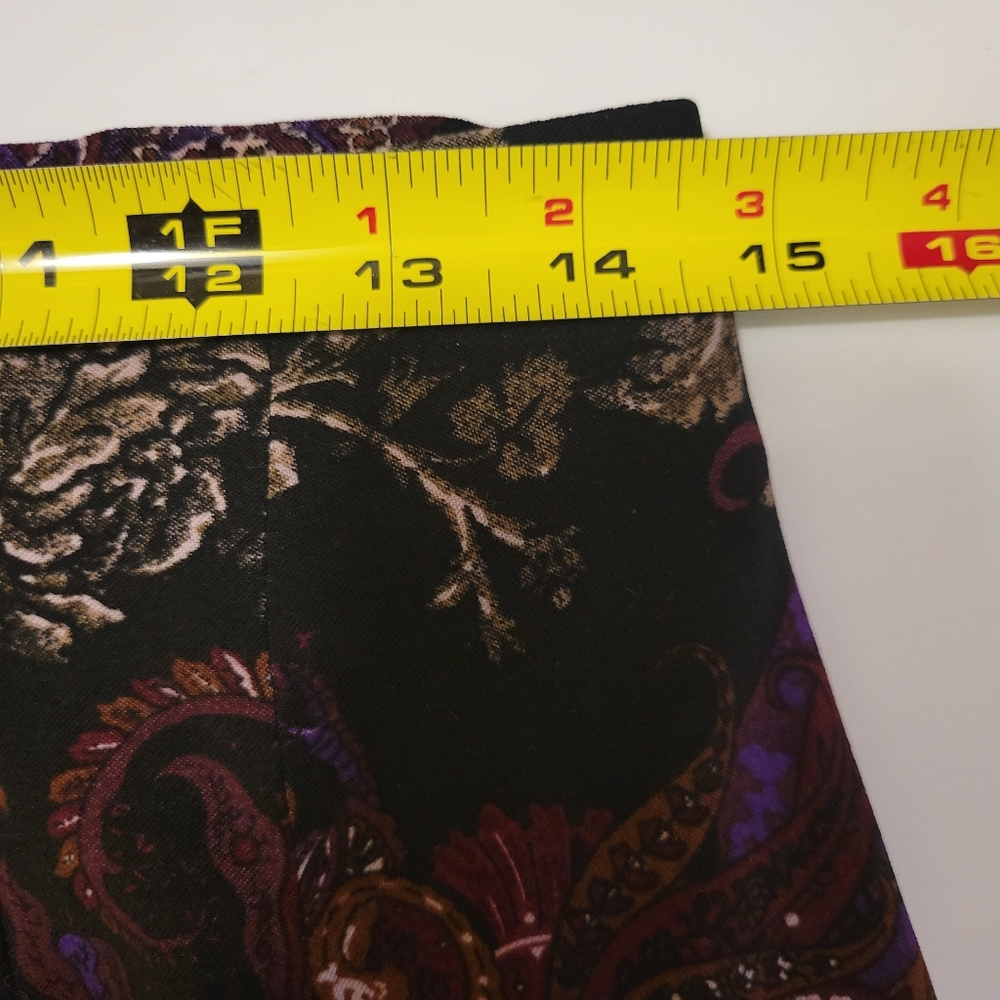 Paisley skirt, Covington in a size 8 - Picture 5 of 6